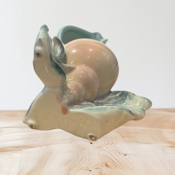 Mid Century Hull Pottery Ebb Tide Conch Bud Vase Peach Green 7" MCM Vintage "B" - Picture 10 of 13